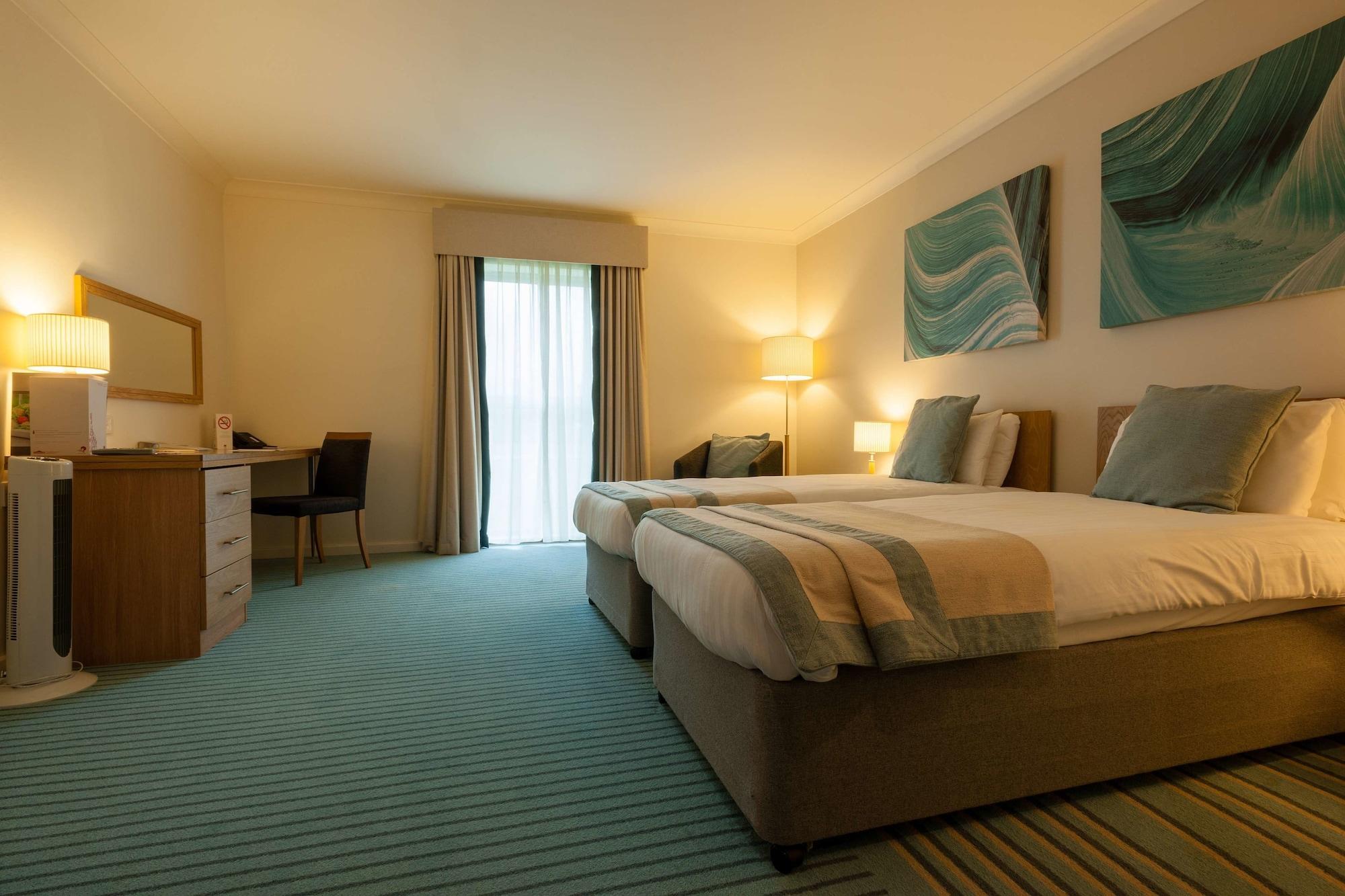 De Vere Cotswold Water Park South Cerney Esterno foto