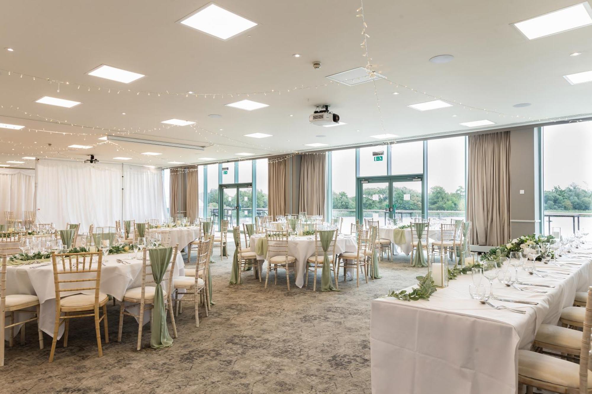 De Vere Cotswold Water Park South Cerney Esterno foto